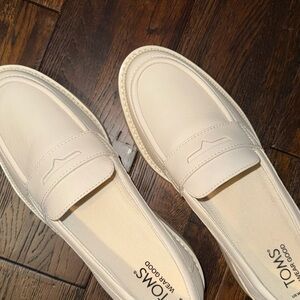 TOMS Women's Cream Loafers